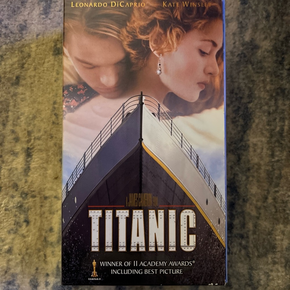 Titanic (VHS, 1997, 2-Tape Set) Leonardo DiCaprio Kate Winslet